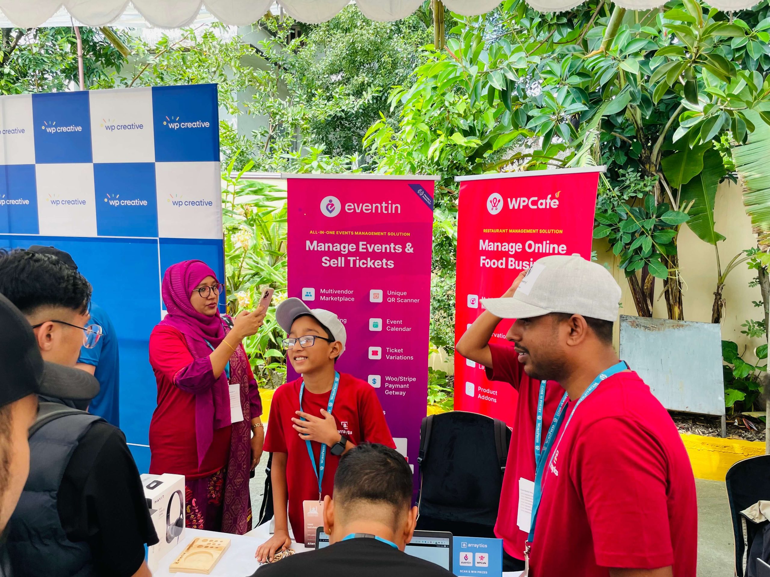 An image of WordPress users at WordCamp Booth
